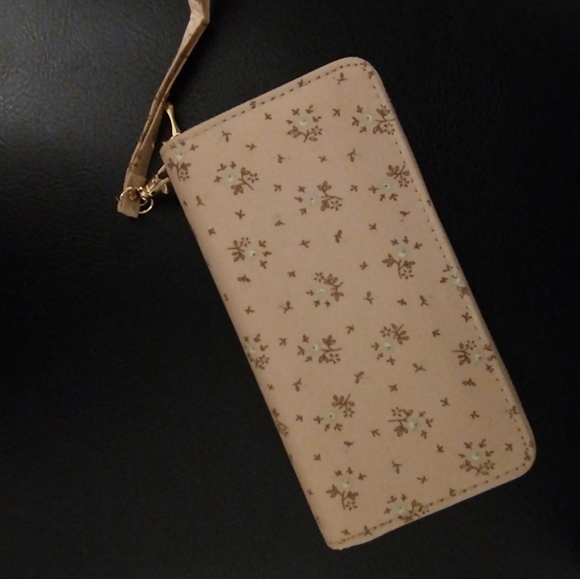 Floral wallet/wristlet - Picture 6 of 8